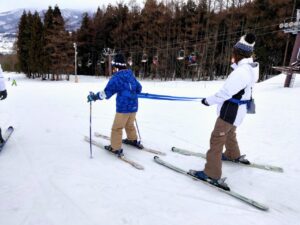 滑りながら覚える ハーネス 紐 を使った子供のスキーの練習方法 随筆 ふるさとライフ Blog